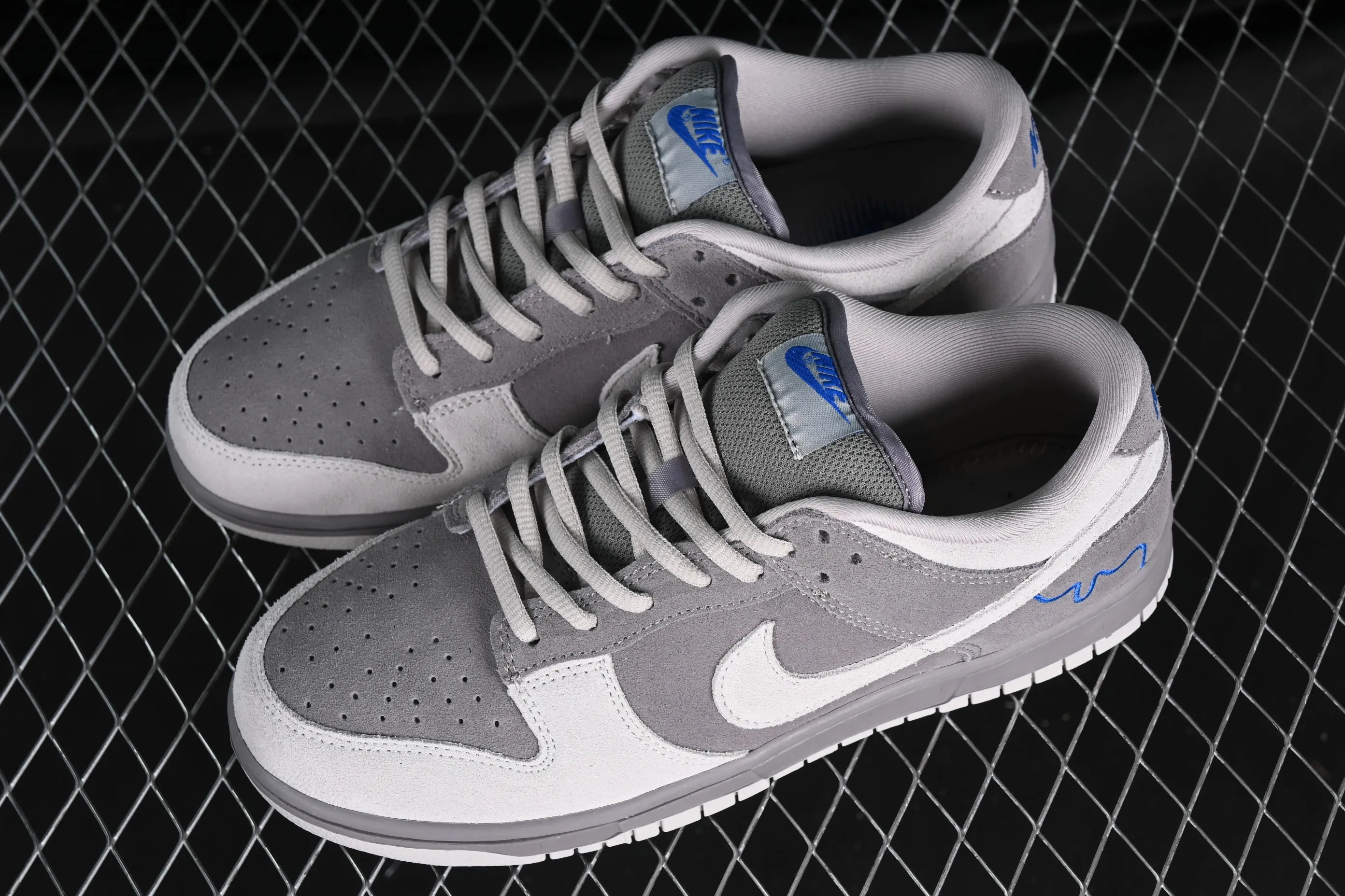 All categories Nk SB Dunk series Nk SB Dunk Low Low-top sneakers Cost-effective version Nk SB Dunk Low Touring the world Fog London SB low-top casual sneakers 308269-111